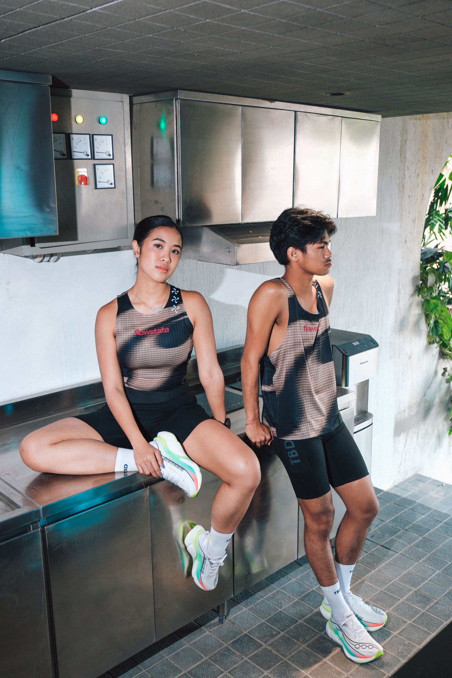 TBD Flowstate Collection - Crop Top Female Distort Flow